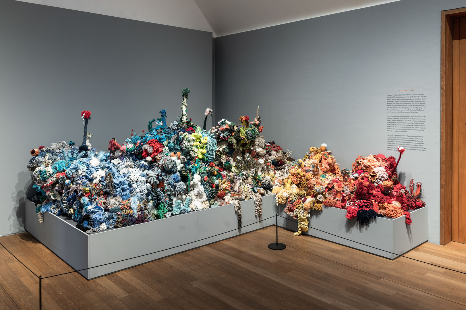Christine und Margaret Wertheim, Hyperbolic Crochet Coral Reef